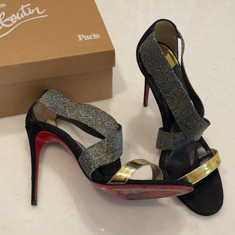 Louboutin Heels with snake print detail - 39.5